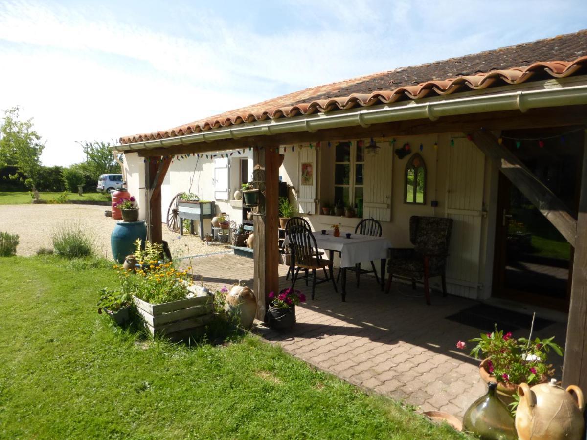 Chez Kate Bed & Breakfast Charroux  Ngoại thất bức ảnh